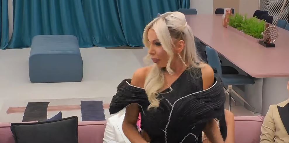 Edona çohet në këmbë dhe jep shembuj pse Lumardhi nuk e do Kaderin (VIDEO)