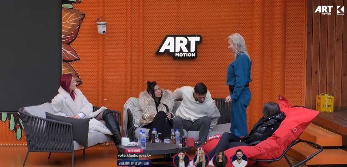 Banorët krahasohen mes vete, masin gjatësinë e trupit (VIDEO)