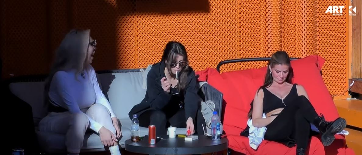 Të qeshura pa fund, banorët kujtojnë një moment komik të Albës (VIDEO)