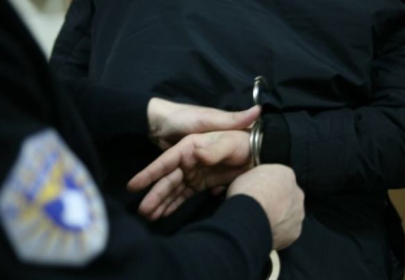 Arrestohet një grua dhe një burrë për grabitje në Prishtinë