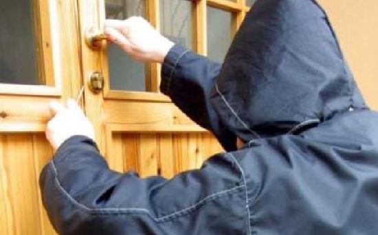 Hajnat vjedhin para të bamirësisë në një xhami të Lipjanit