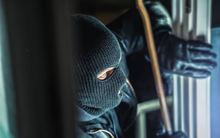 Hajnat vjedhin rreth 200 euro në një lokal të Mazgitit