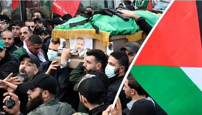 Mijëra persona përcjellin funeralin e zëvendësdrejtuesit të Hamasit