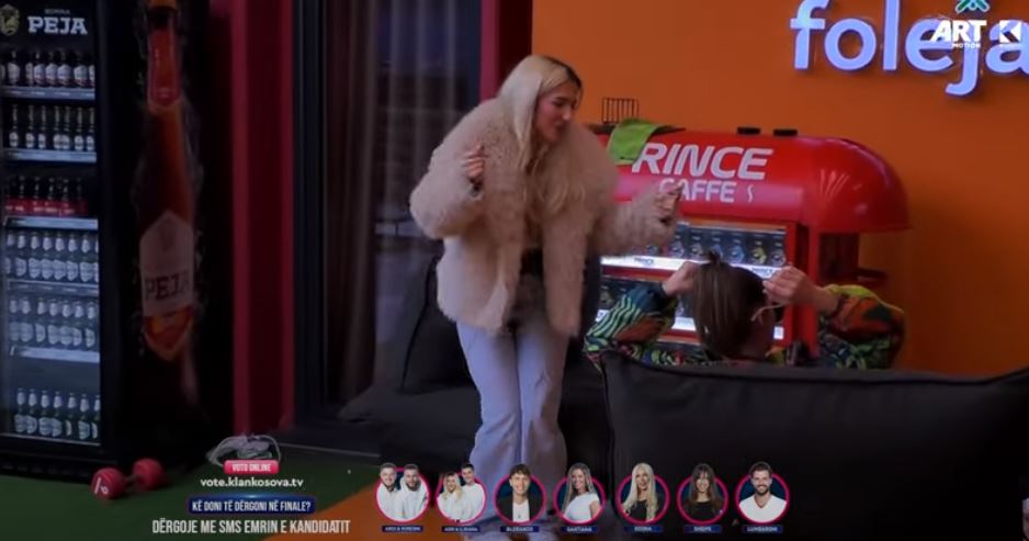 “Pse më je hidhëru?” Iliriana i këndon Shqipes (VIDEO)