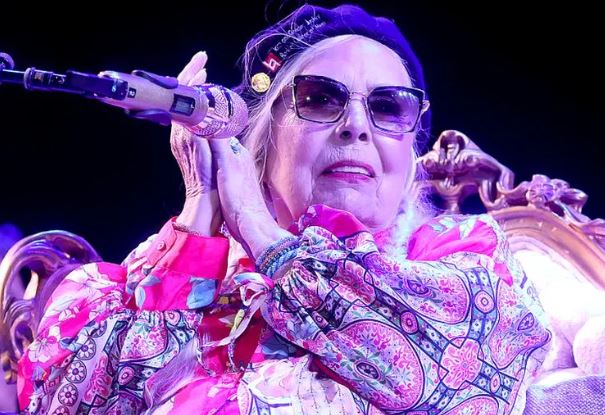 Joni Mitchell do bëjë performancën debutuese të Grammy