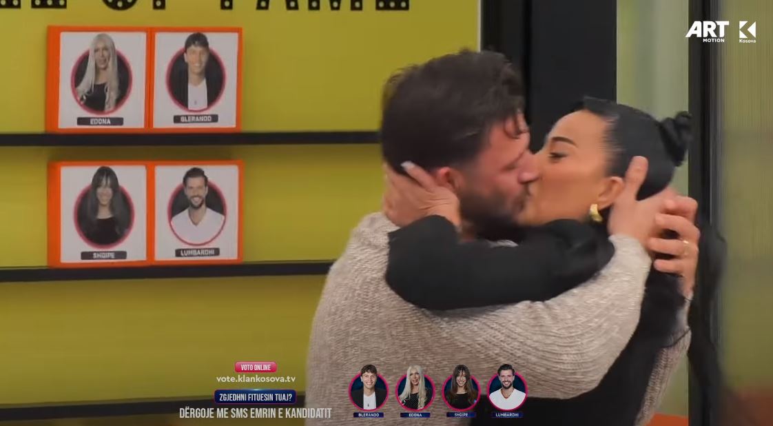 Vesa e Kader hyjnë sërish në shtëpi, përqafime e puthje të shumta nga finalistët (VIDEO)
