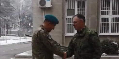 Komandanti i KFOR-it e takon shefin e ushtrisë serbe, temë siguria në Kosovë