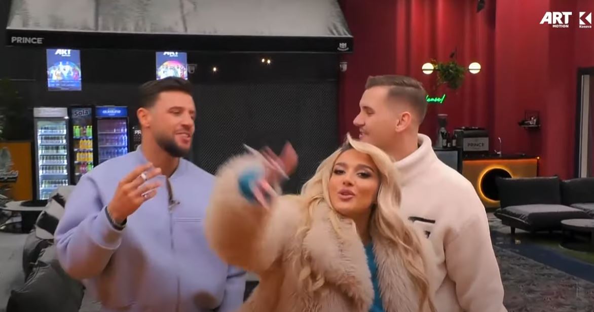 Iliriana provon ta imitojë Loredanën - bën gjeste interesante (VIDEO)