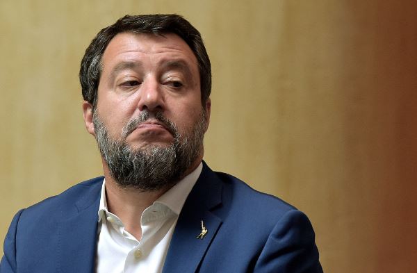 Salvini del para gjykatës për çështjen e anijes me emigrantë: Krenar për atë që bëra