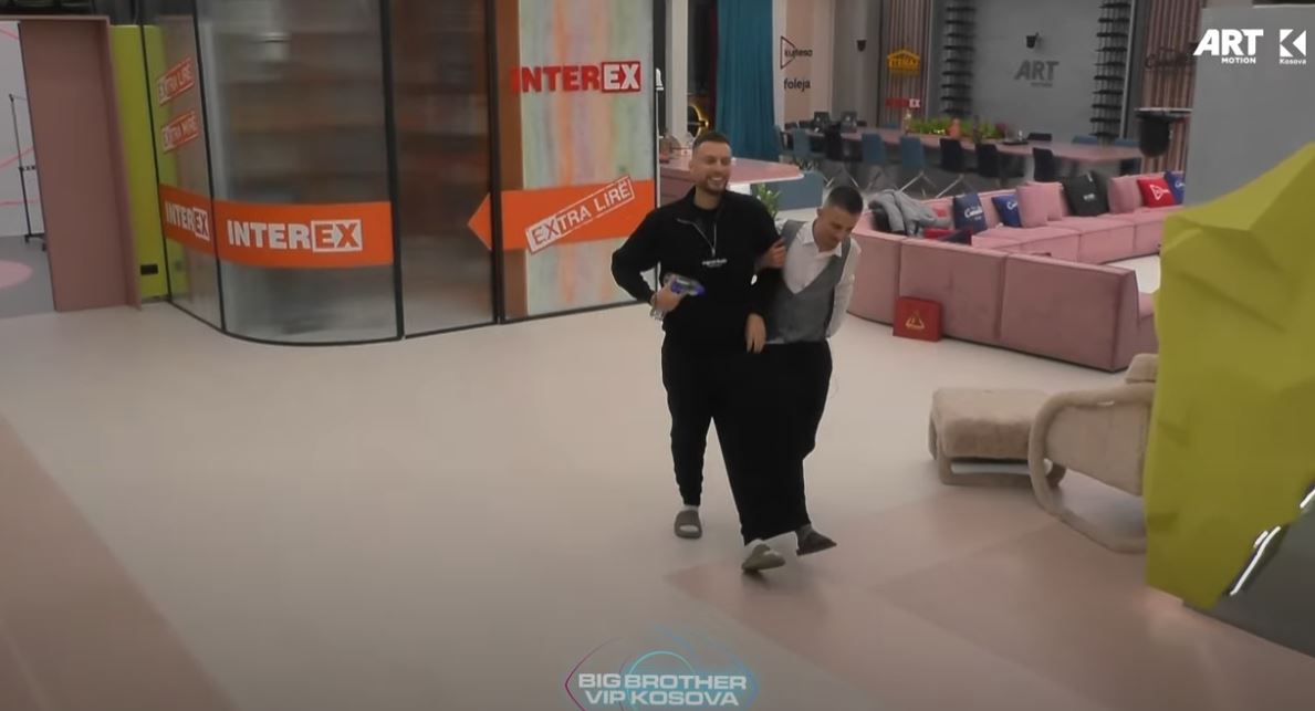 Jo vetëm Blerando e Shqipja, edhe Ganiu e Mirdoni lidhen së bashku (VIDEO)