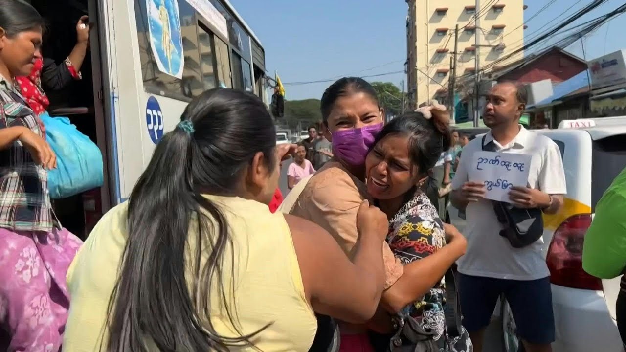 Pushteti ushtarak në Myanmar liron 10 mijë të burgosur (VIDEO)