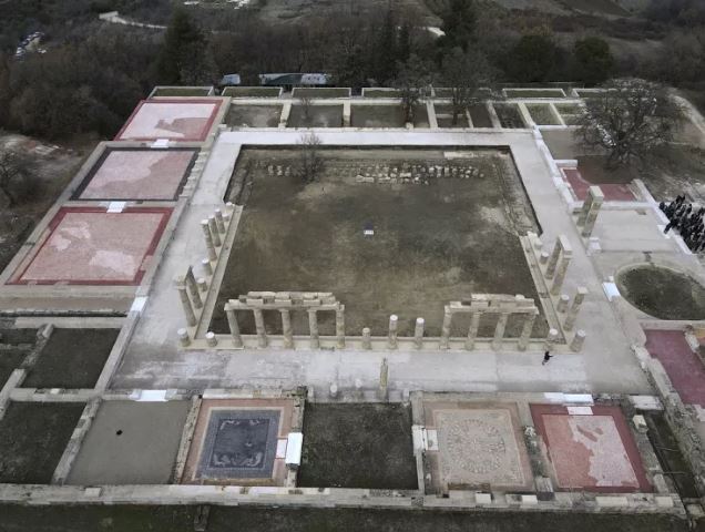 Ja si duket pallati ku u kurorëzua Aleksandri i Madh