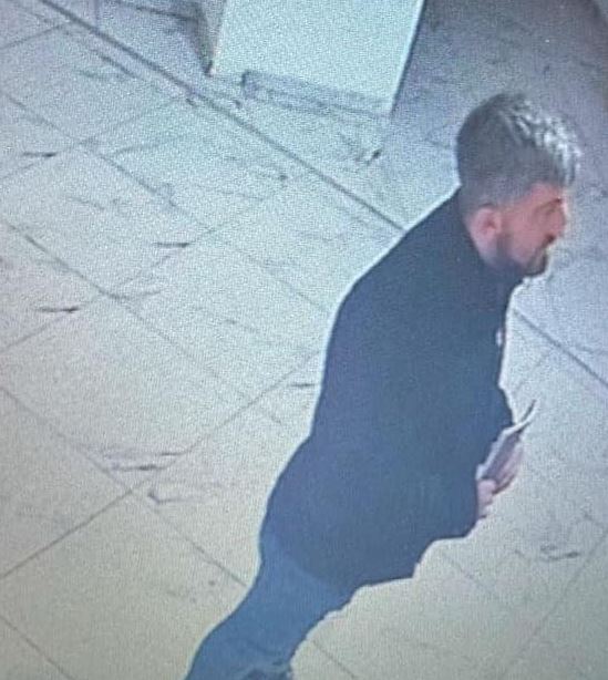 Policia kërkon ndihmë për lokalizimin e një personi, dyshohet për mashtrim
