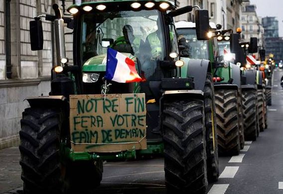 Franca paralajmëron fermerët se bllokimi i tregut të Parisit do të jetë “vijë e kuqe”