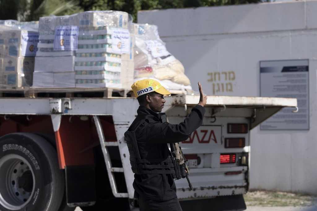 Shpërthim pranë Rafahut teksa kamionët e ndihmave kalojnë kufirin