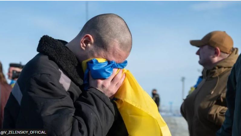 Ukraina dhe Rusia e bëjnë shkëmbimin e parë të të burgosurve që nga rrëzimi i avionit