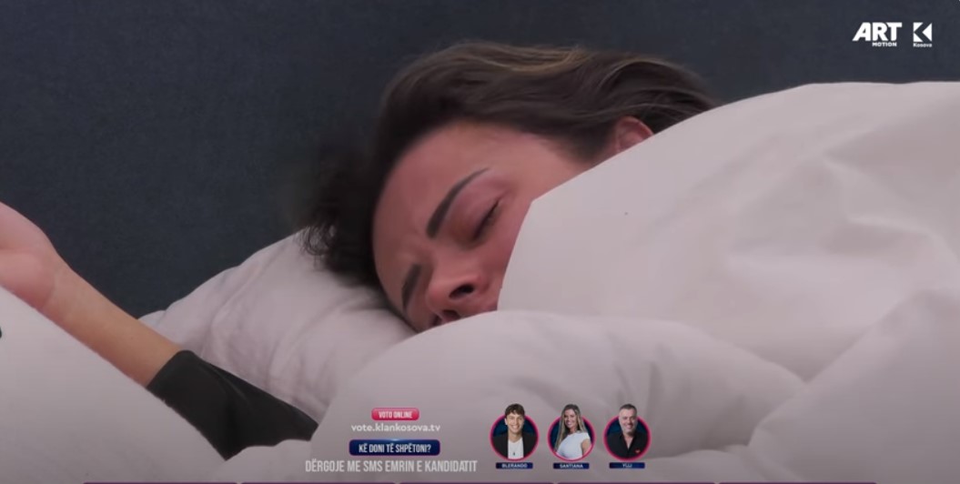 Çka ka Santiana që po qan? Ditën e nis plot lotë (VIDEO)