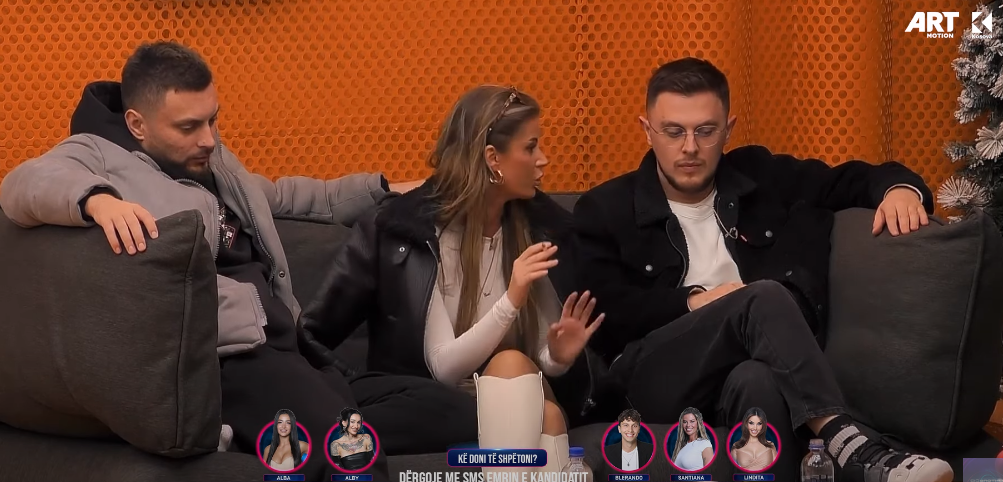 Santiana ankohet për "zhdukje të çorapeve", Ardi e ngacmon me shaka (VIDEO)