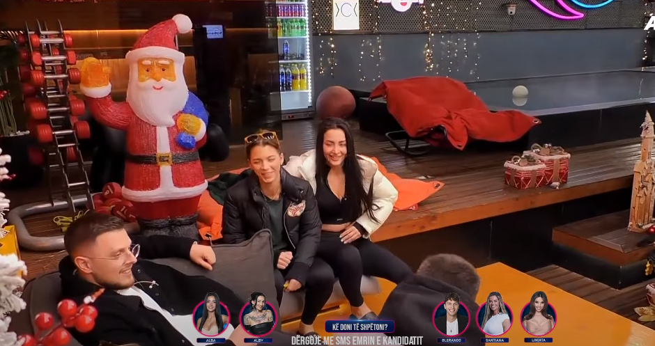 Ardi s'i ndalon ngacmimet ndaj Shqipes, përgjatë imitimeve (VIDEO)