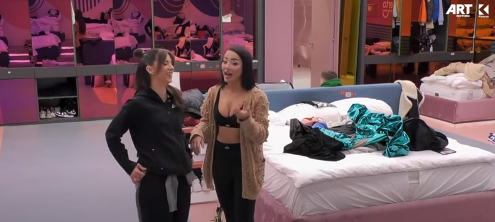 Alba shkrin banorët së qeshuri, derisa flet si një shkodrane e vërtetë (VIDEO)
