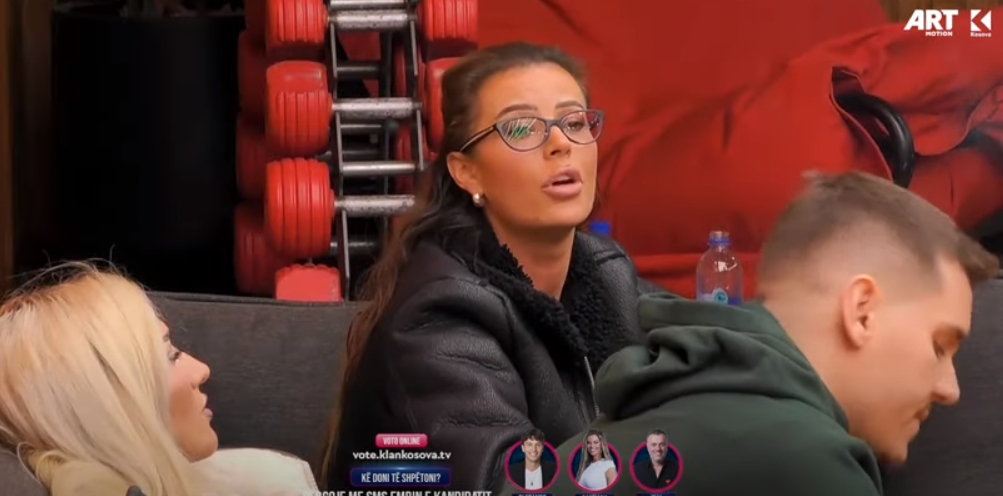 Santiana-Shqipes: Edhe nëse dal jam e lumtur që s'jam si ti, me ua rreh krahët njerëzve e me ua ngul thikën (VIDEO)