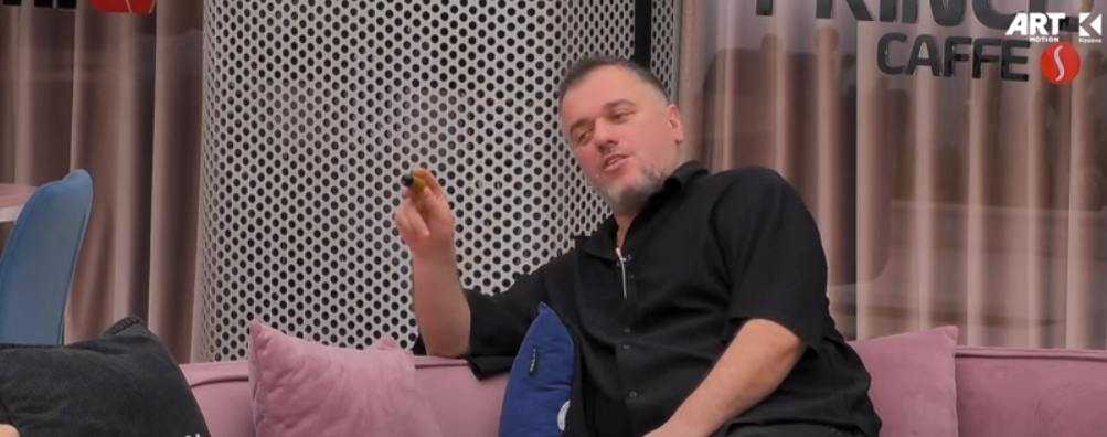 Buci imiton Lindën, Shqipja shkrihet së qeshuri (VIDEO)