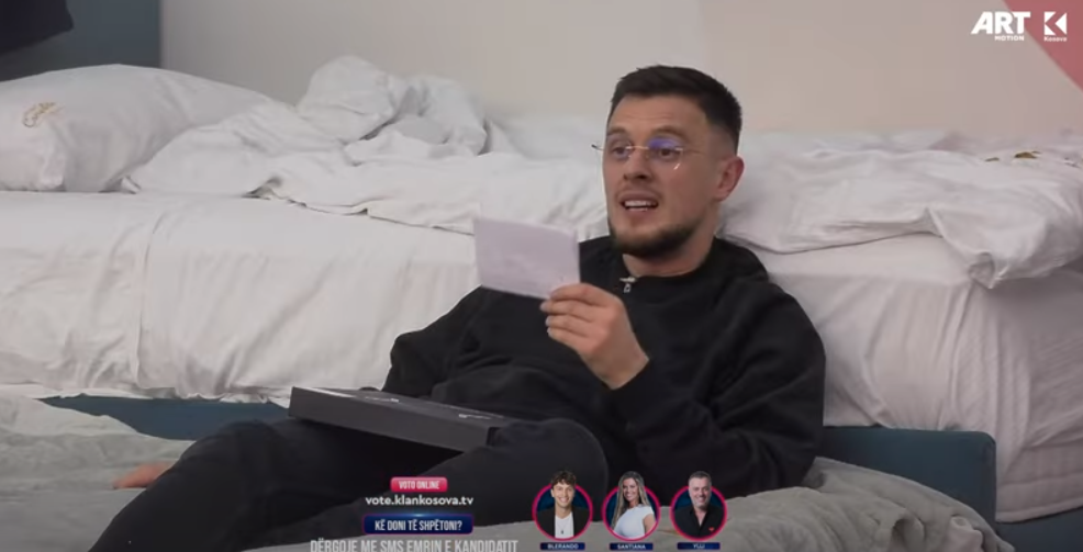 Ardi ia prezanton Blerandos tekstin e këngës që e ka shkruar në BBVK (VIDEO)