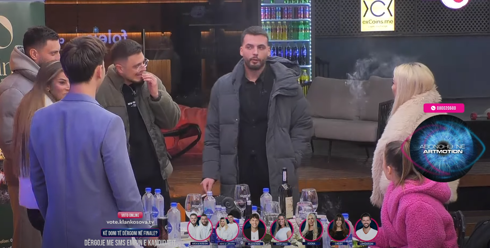 Të qeshura pafund, banori i ri u tregon gjysmë-finalistëve një barcelotë interesante (VIDEO)