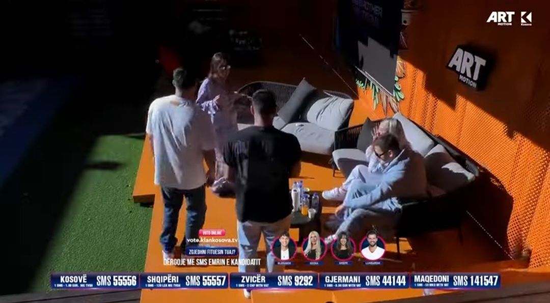Banorët e nisin ditën duke kërcyer (VIDEO)
