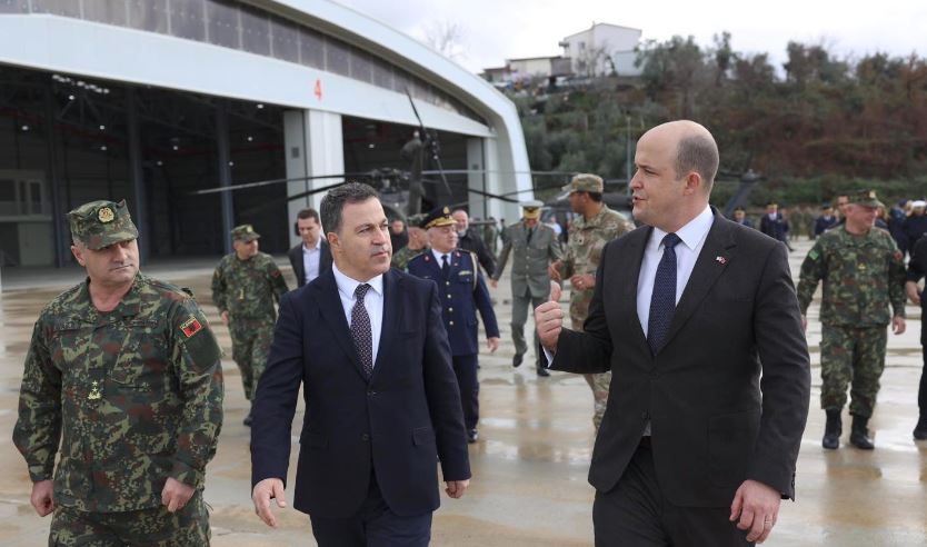 Shqipëria do të pajiset me gjashtë helikopterë “Black Hawk”
