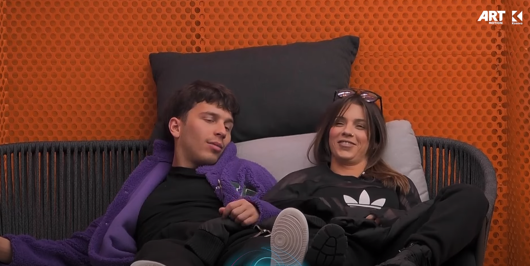 "Një darkë ose film në secret room me Shqipen", Blerando ka një kërkesë për “Vëllain e Madh” (VIDEO)