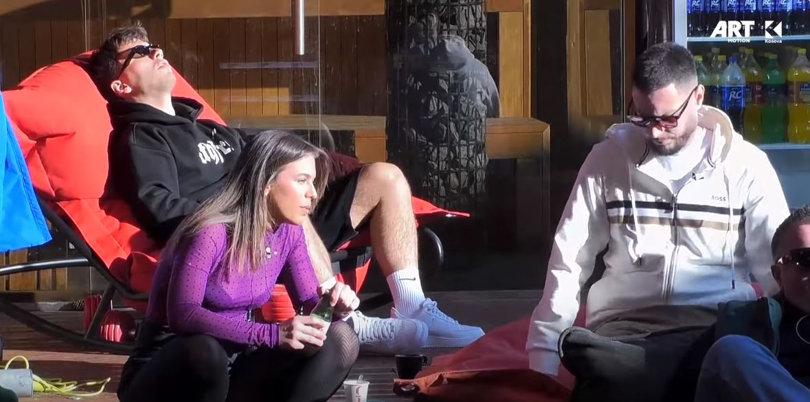 “Ti s’krahasohesh me Albën”, “Ti je palaço”, përplasen Ylli e Shqipja (VIDEO)