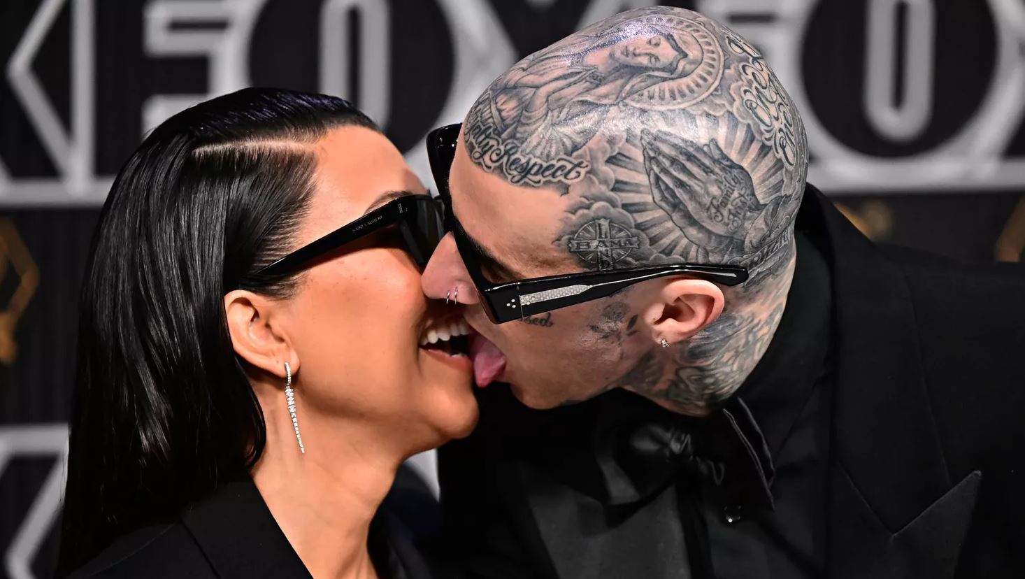 Kourtney dhe  Barker e bëjnë paraqitjen e parë në tapetin e kuq prej lindjes së djalit të tyre