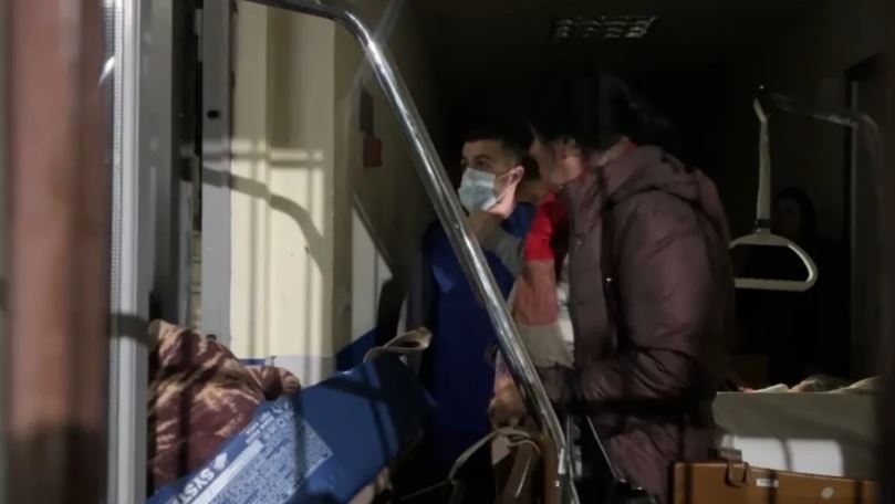 Zjarr në spitalin e Shkodrës, zjarrfikësit ndërhyjnë për të shpëtuar pacientët