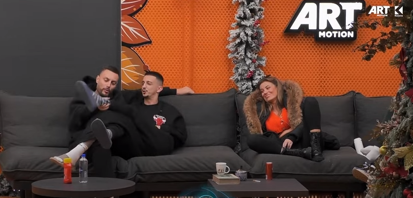 Ganiu i vë këmbën sipër Mirdonit, ai reagon duke mos e toleruar (VIDEO)