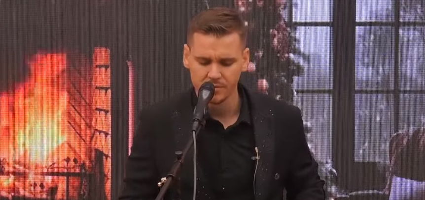 Adri performoi këngën e njohur të Sinan Vllasaliut (VIDEO)
