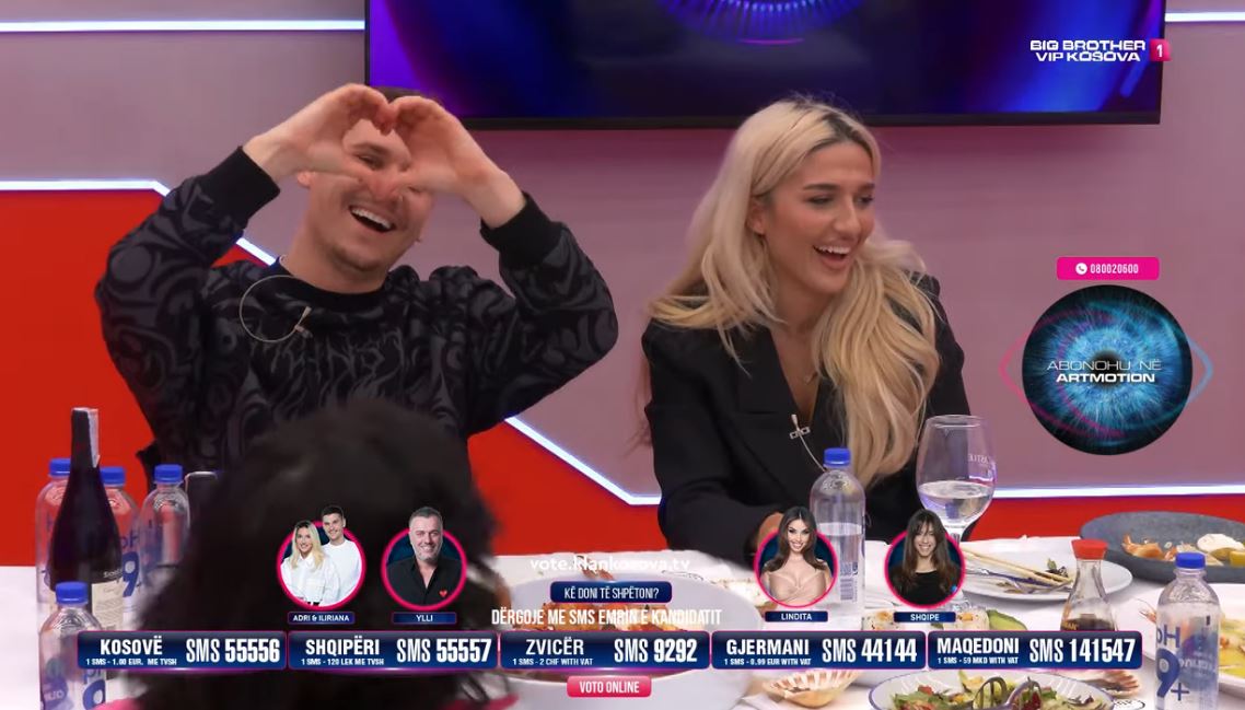 Pyetja që nuk pritej në darkën e të nominuarve nga Blerando, shpërthejnë të qeshurat (VIDEO)