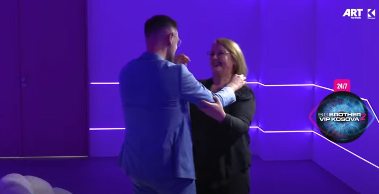 "Sulltani i nanës" - takimi me përplotë emocione i Ardit me nënën e tij (VIDEO)
