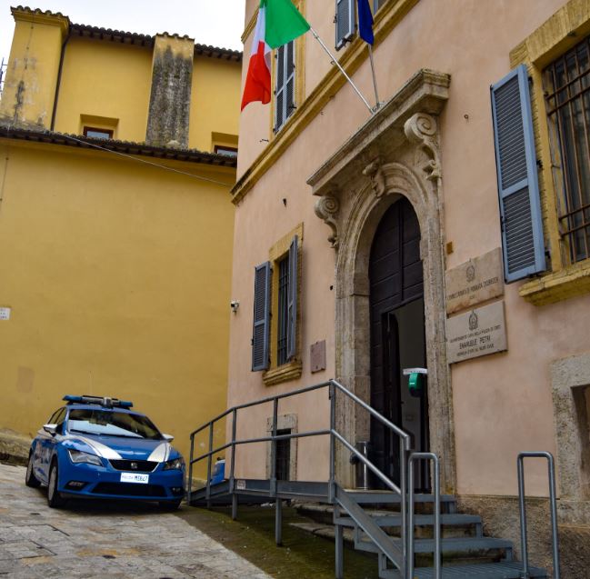Policia italiane hyn në hotel dhe i arreston shqiptarët e dyshuar për trafik droge