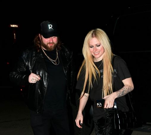 Avril Lavigne shihet në darkë me këngëtarin e muzikës Country, Nate Smith