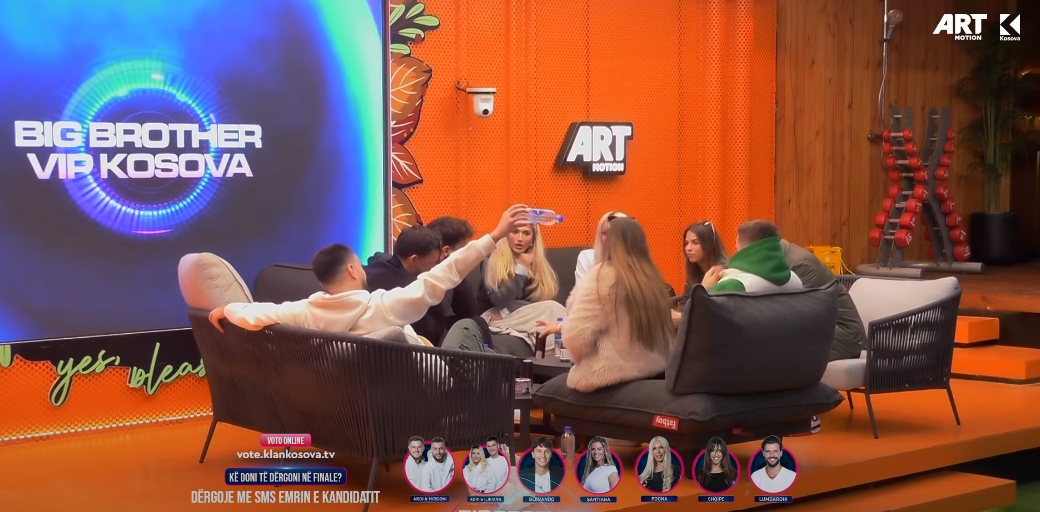 Banorët mblidhen së bashku, diskutojnë për momentin më të mirë brenda në shtëpi (VIDEO)