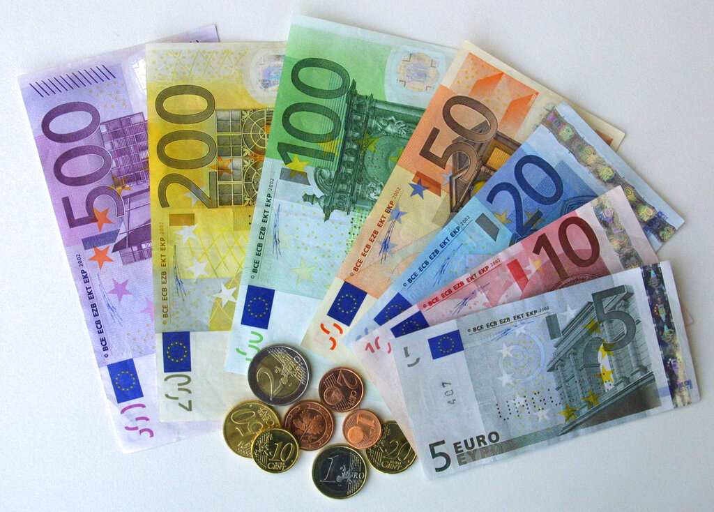 Nga 1 shkurti, pagesat në Kosovë do të kryhen veç me euro