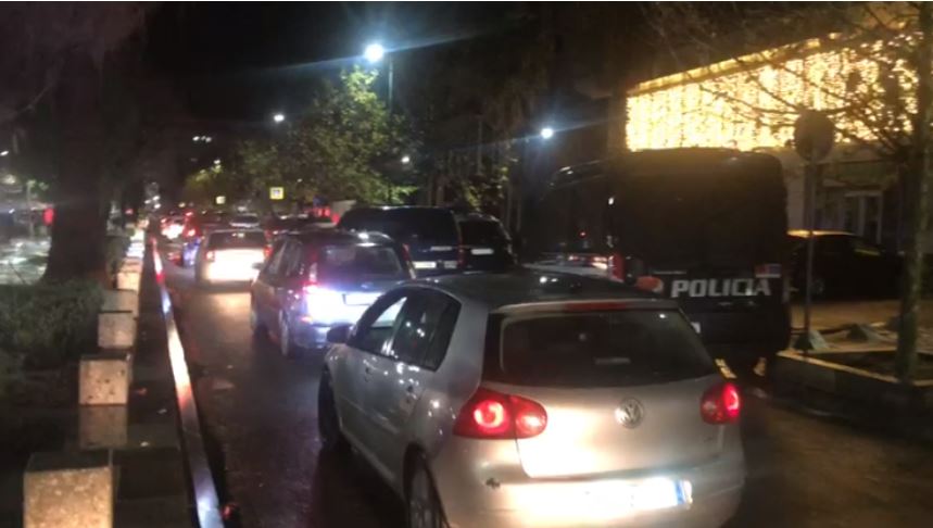 Të shtëna me armë në Vlorë, raportohet për një të vdekur