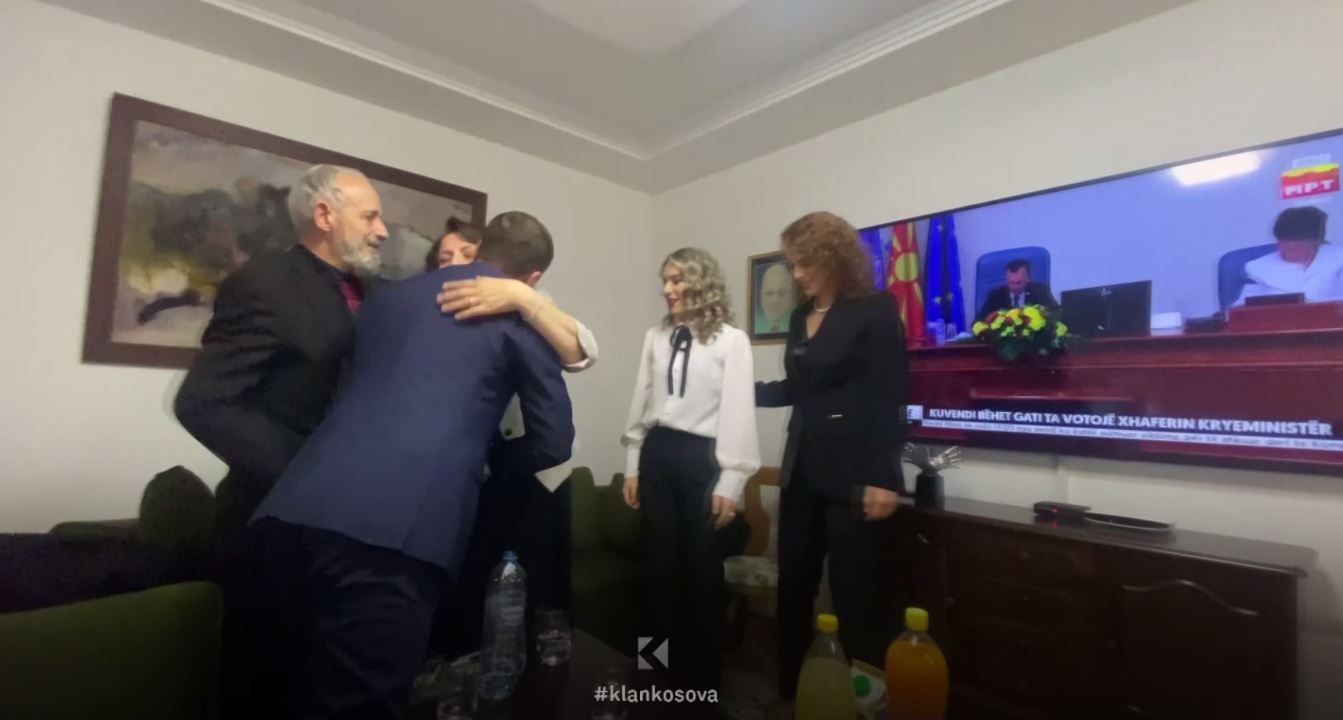 Momentet e gëzimit në familjen e Xhaferit, kur ai zgjedhet kryeministër