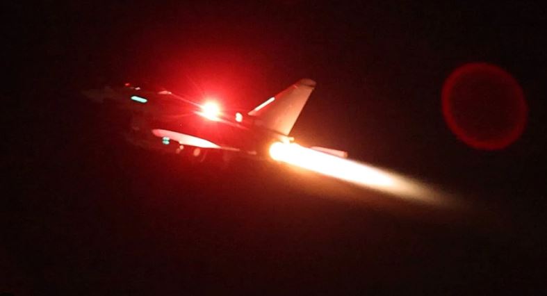 Sulmet e ShBA-së e Britanisë në Jemen, zyrtarët thonë se janë goditur 30 objektiva Houthi