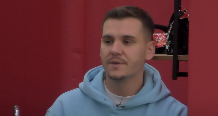 Adri këndon këngën e famshme të Altin Shirës – “Fjala e fundit” (VIDEO)
