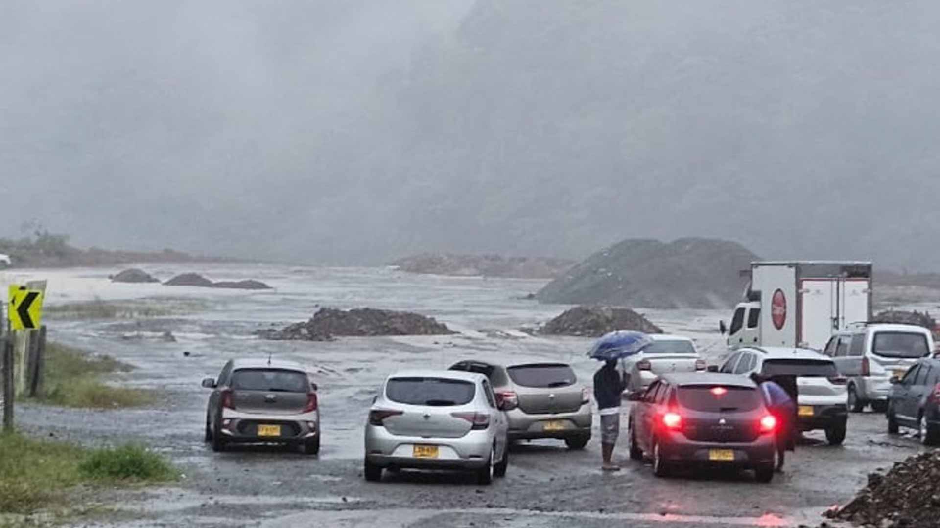 Rreth 20 të vdekur nga rrëshqitjet e dheut në Kolumbi (VIDEO)