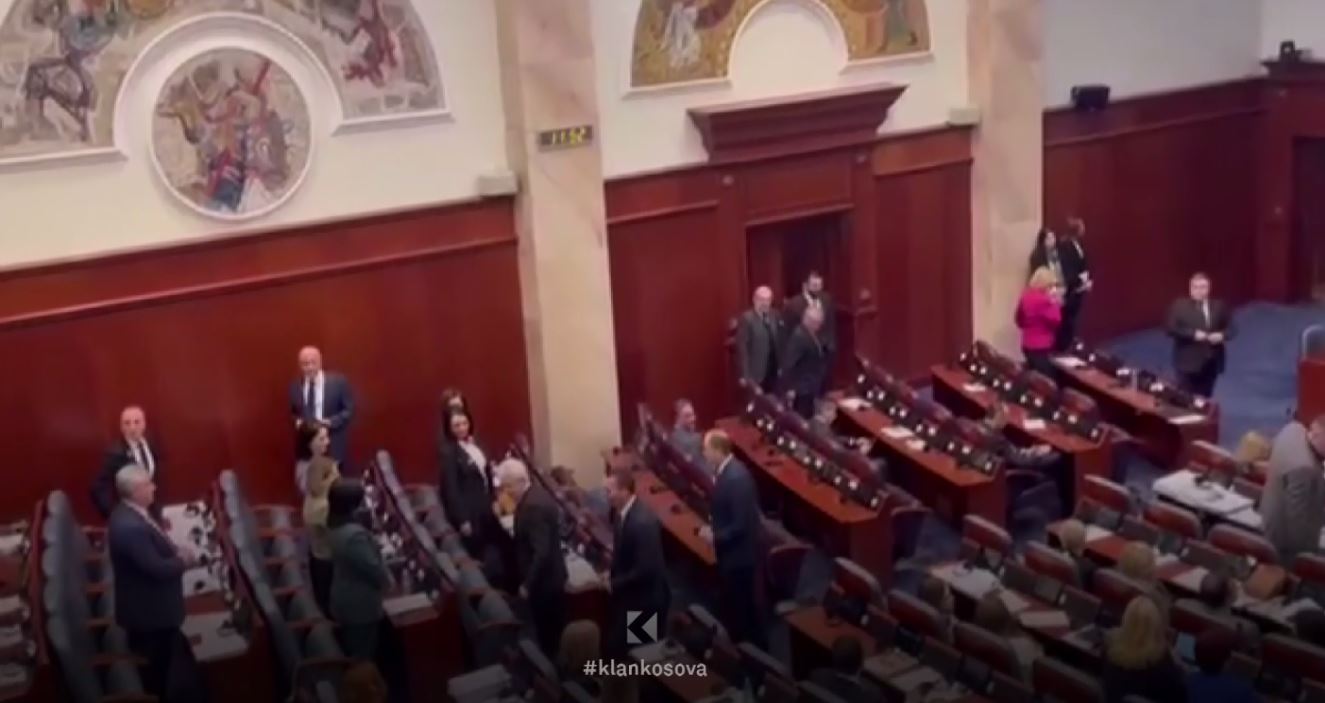 Ende nuk fillon seanca ku do të betohet Xhaferi si kryeministër