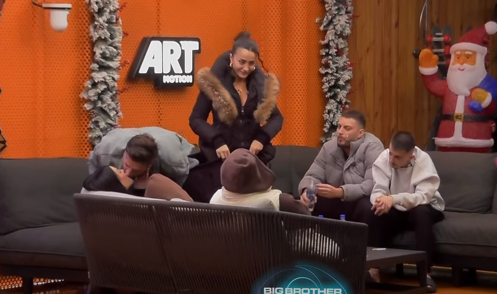 "Të dua", puthje të shumta mes Kaderit dhe Lumbardhit (VIDEO)