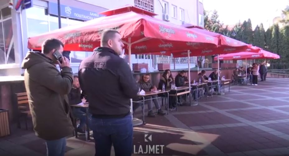 Peticioni i veriorëve, turr i madh kundër kryetarëve shqiptarë (VIDEO)